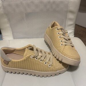 Women's Knit Sneakers - Beige